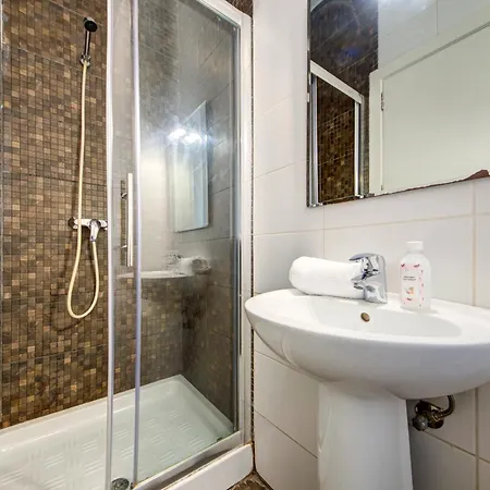 Seaview 4bd & Penthouse With Jacuzzi شقة