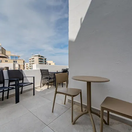 Seaview 4bd & Penthouse With Jacuzzi * Sliema