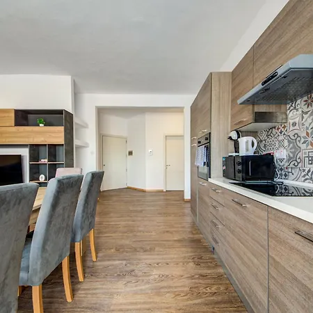 Seaview 4bd & Penthouse With Jacuzzi
